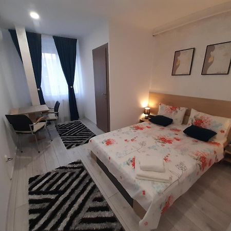 Studio Elvetia Apartment Deva Bagian luar foto