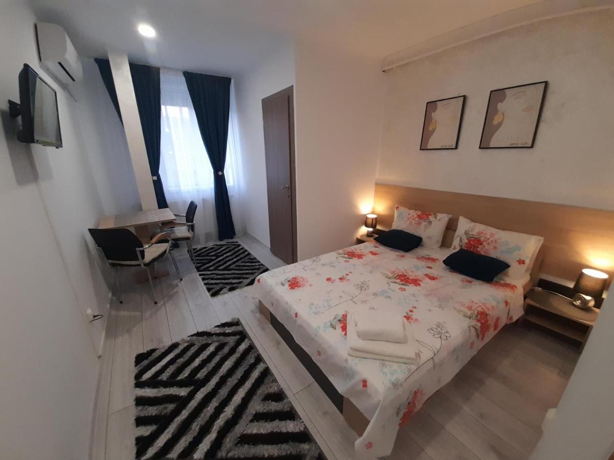 Studio Elvetia Apartment Deva Bagian luar foto